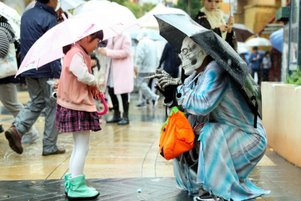 川崎ハロウィンパレードは雨天時中止？小雨なら開催？台風予報も気になる。